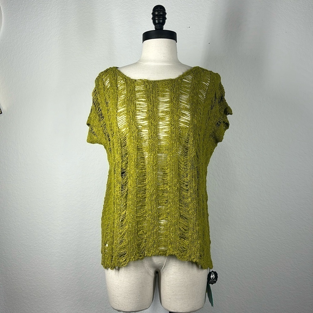Hands to Hearts moss channel weave pullover top. One size. NWT